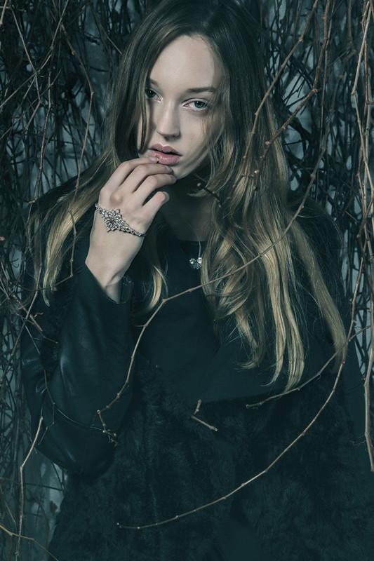 Female model photo shoot of Aurora Moore MUA