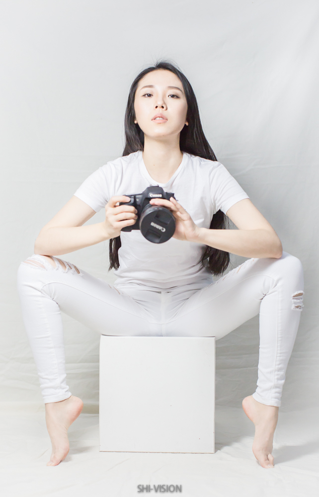 Female model photo shoot of Viola gu 