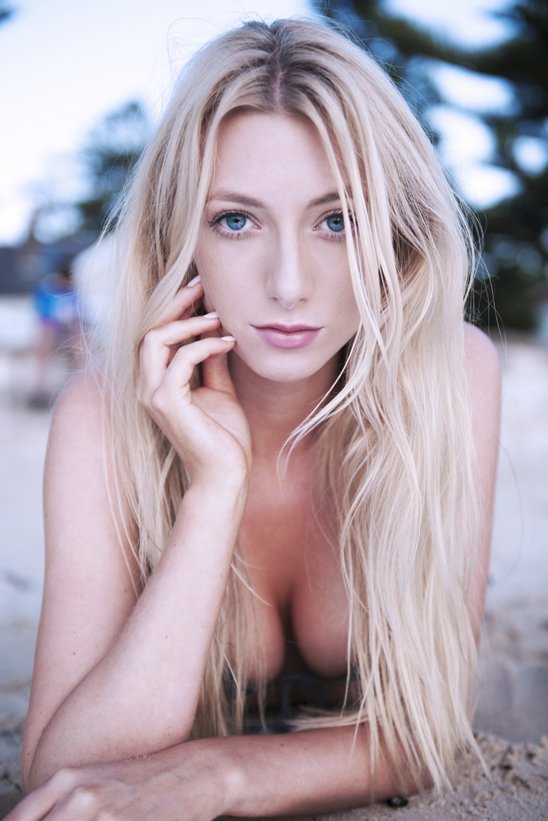 Female model photo shoot of Lara95