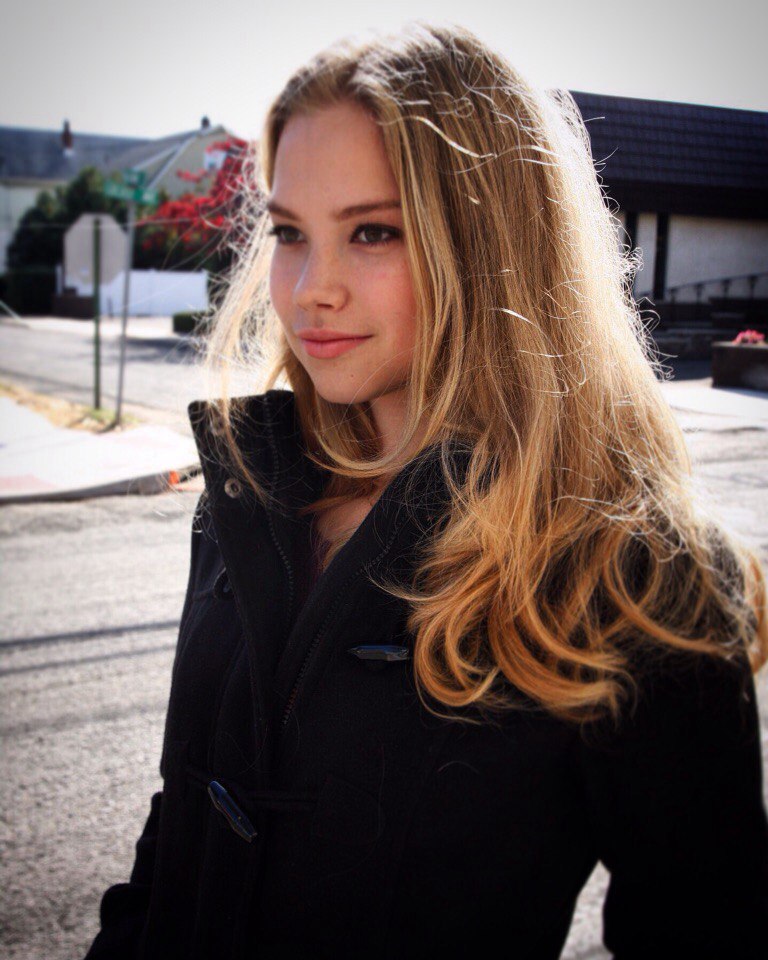 Female model photo shoot of Liza Desyatova
