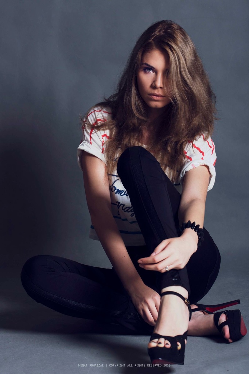 Female model photo shoot of Ella Sokol