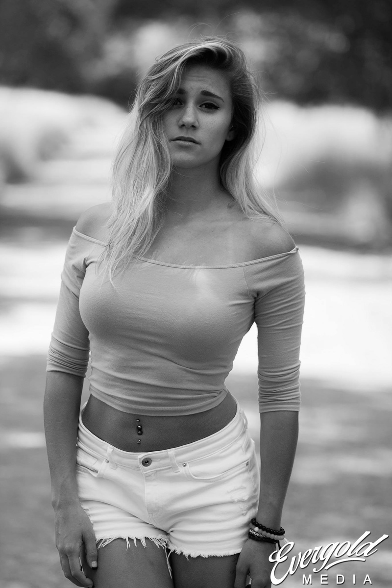 Female model photo shoot of Alyssa Pallant