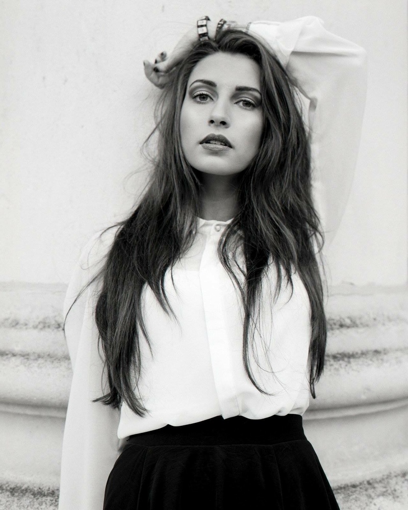 Female model photo shoot of Zeena Muhssin
