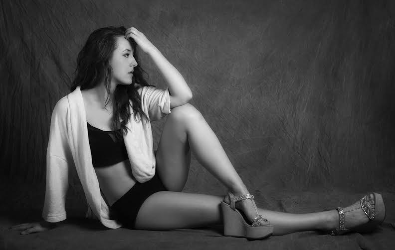 Female model photo shoot of Lindsey Bruce 