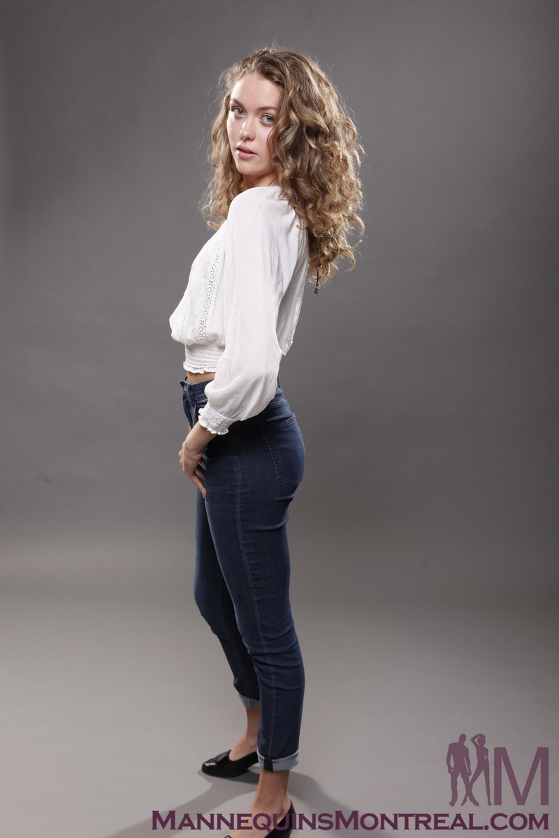 Female model photo shoot of Jordana D Amours in Agence Mannequin Montréal