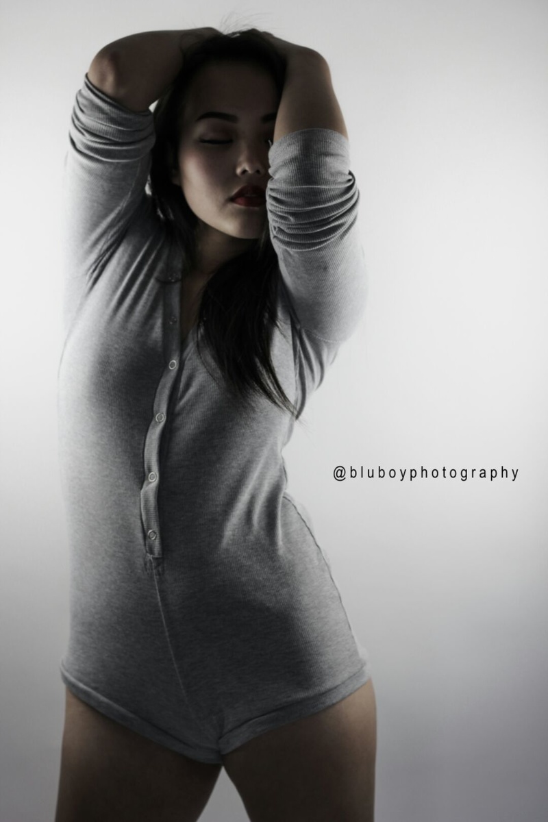 Female model photo shoot of ms_sunshinelove