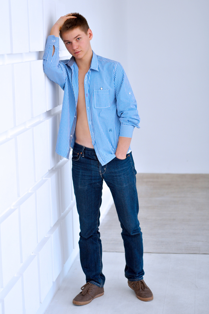 Male model photo shoot of Alex13