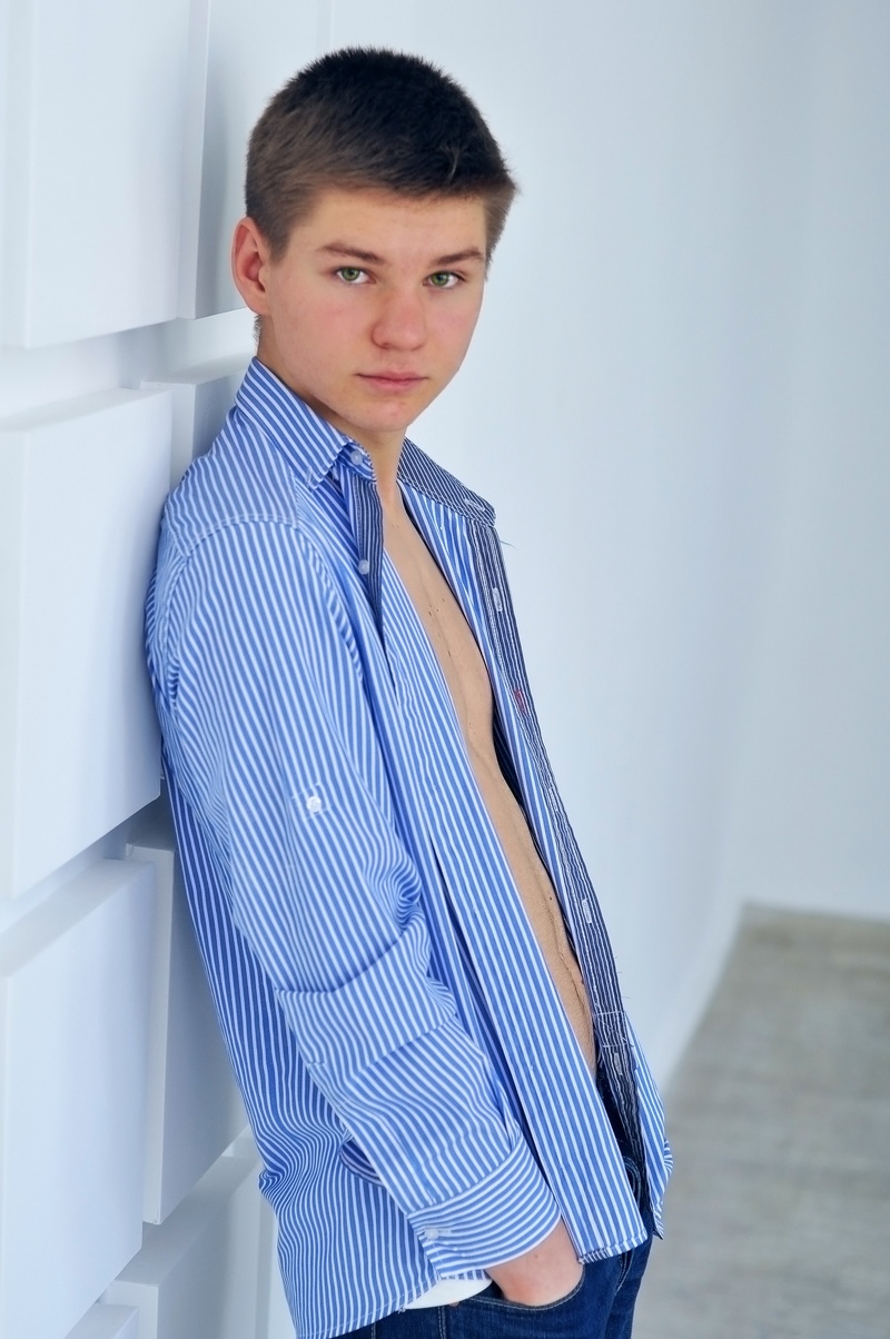 Male model photo shoot of Alex13