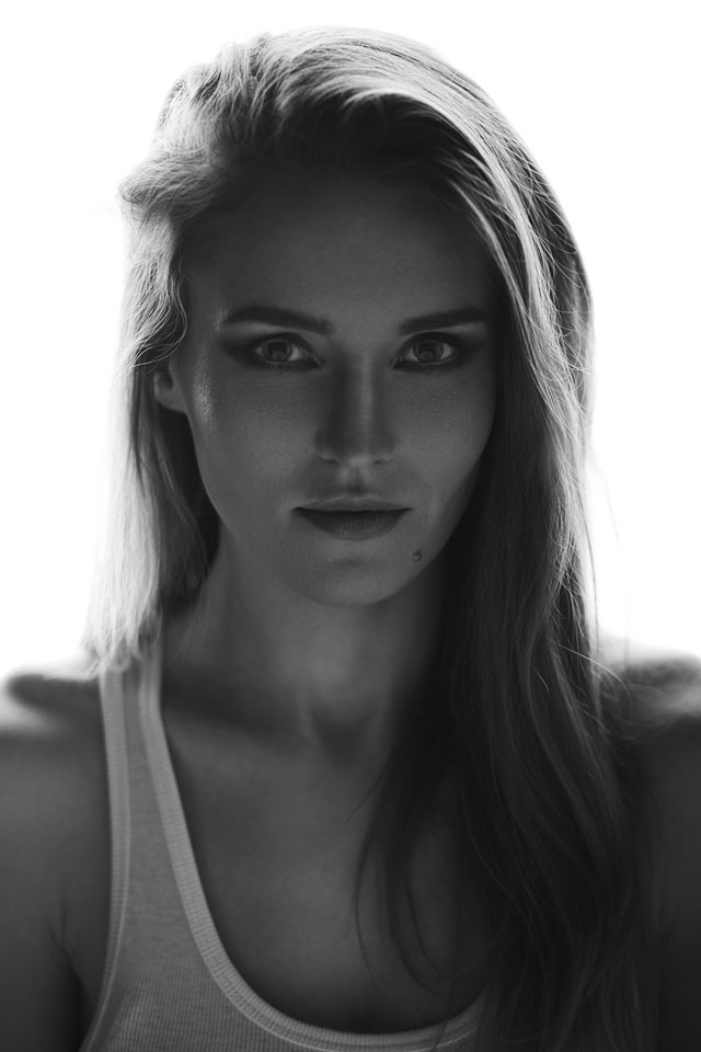 Female model photo shoot of Anna Broda