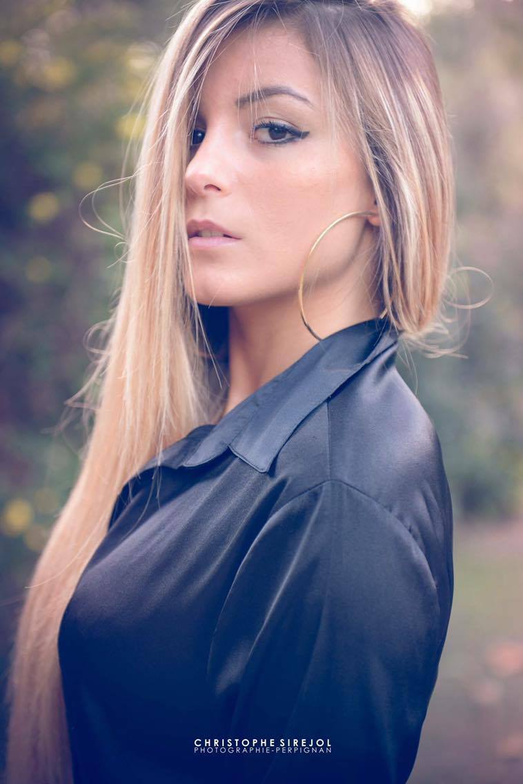 Female model photo shoot of Lea Guilbert