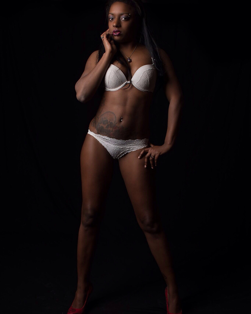 Female model photo shoot of jelizabeth by JustinRamseyPhotography