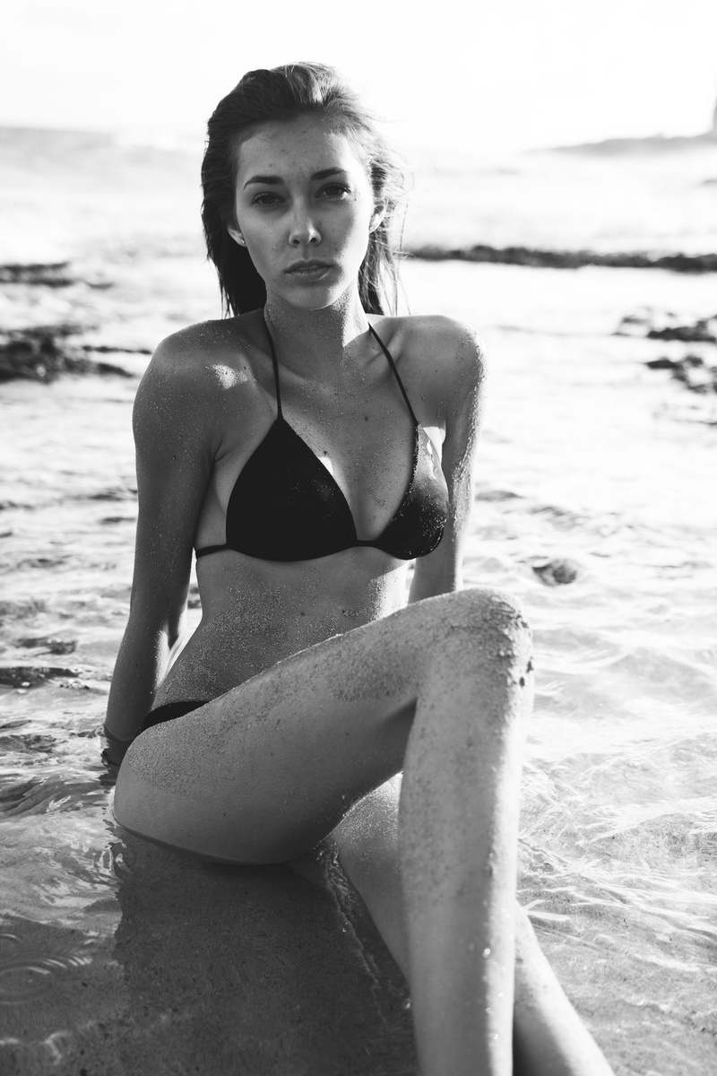 Female model photo shoot of joleencarpenter by Harun Bhatti in Sandy Beach, Oahu