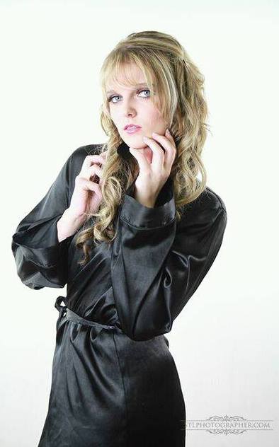 Female model photo shoot of Bell Mickelis