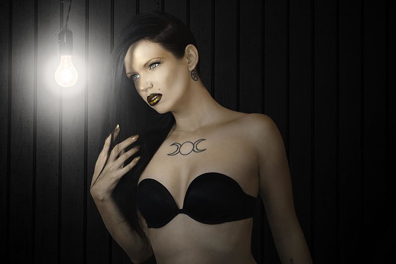 Female model photo shoot of Lace Grainger