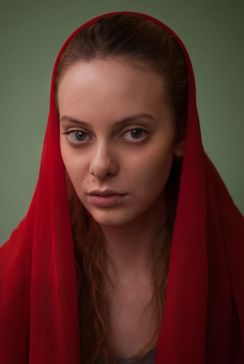 Female model photo shoot of Anastasia Staroselets
