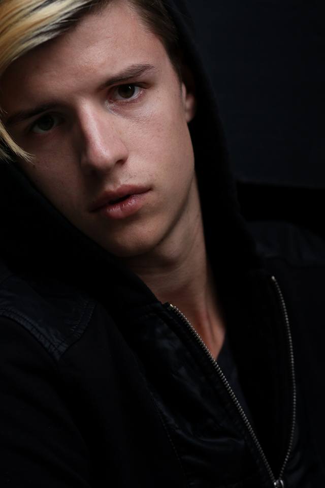 Male model photo shoot of Jeremy Haig