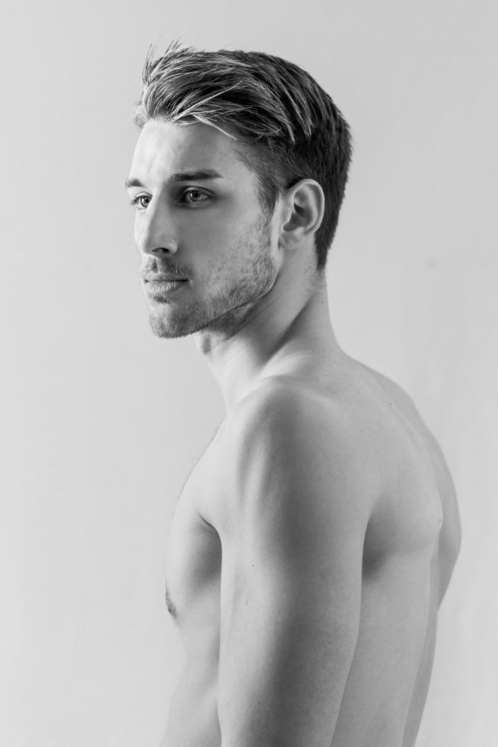 Male model photo shoot of thealexsontag
