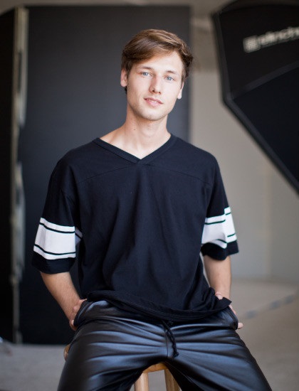 Male model photo shoot of Kirill2