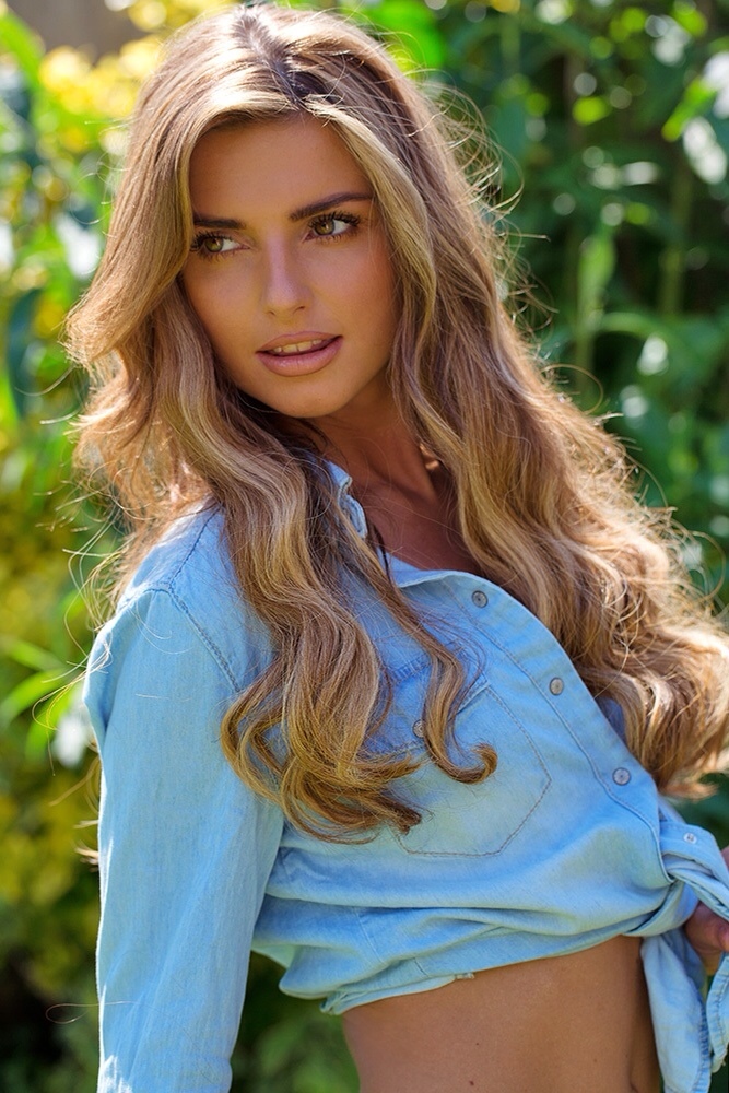 Female model photo shoot of Karolina B