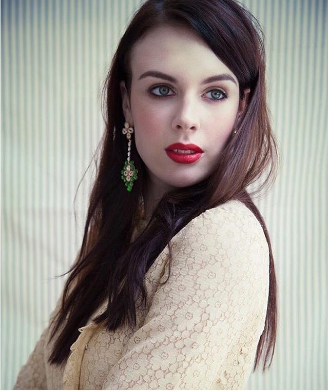 Female model photo shoot of Polinasidorova