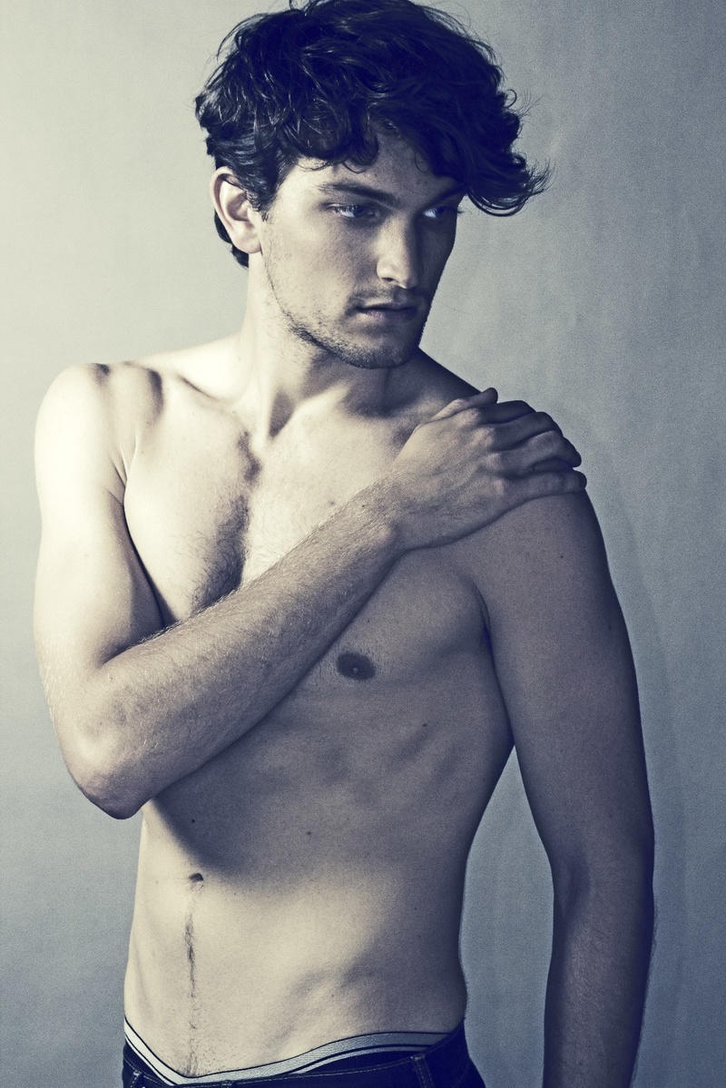 Male model photo shoot of Jonathan Vanderzon