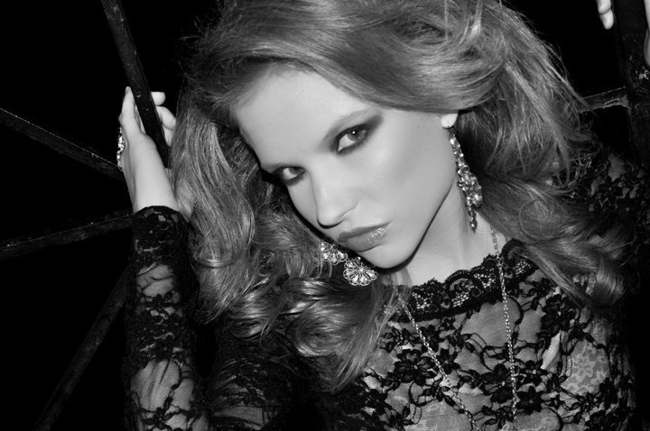 Female model photo shoot of Ashley Tuley
