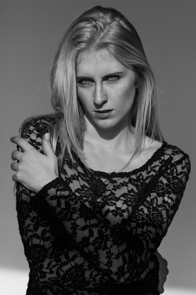Female model photo shoot of Hanne- Model in Paris