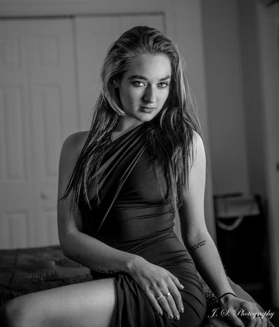 Female model photo shoot of Lea Dragonborn