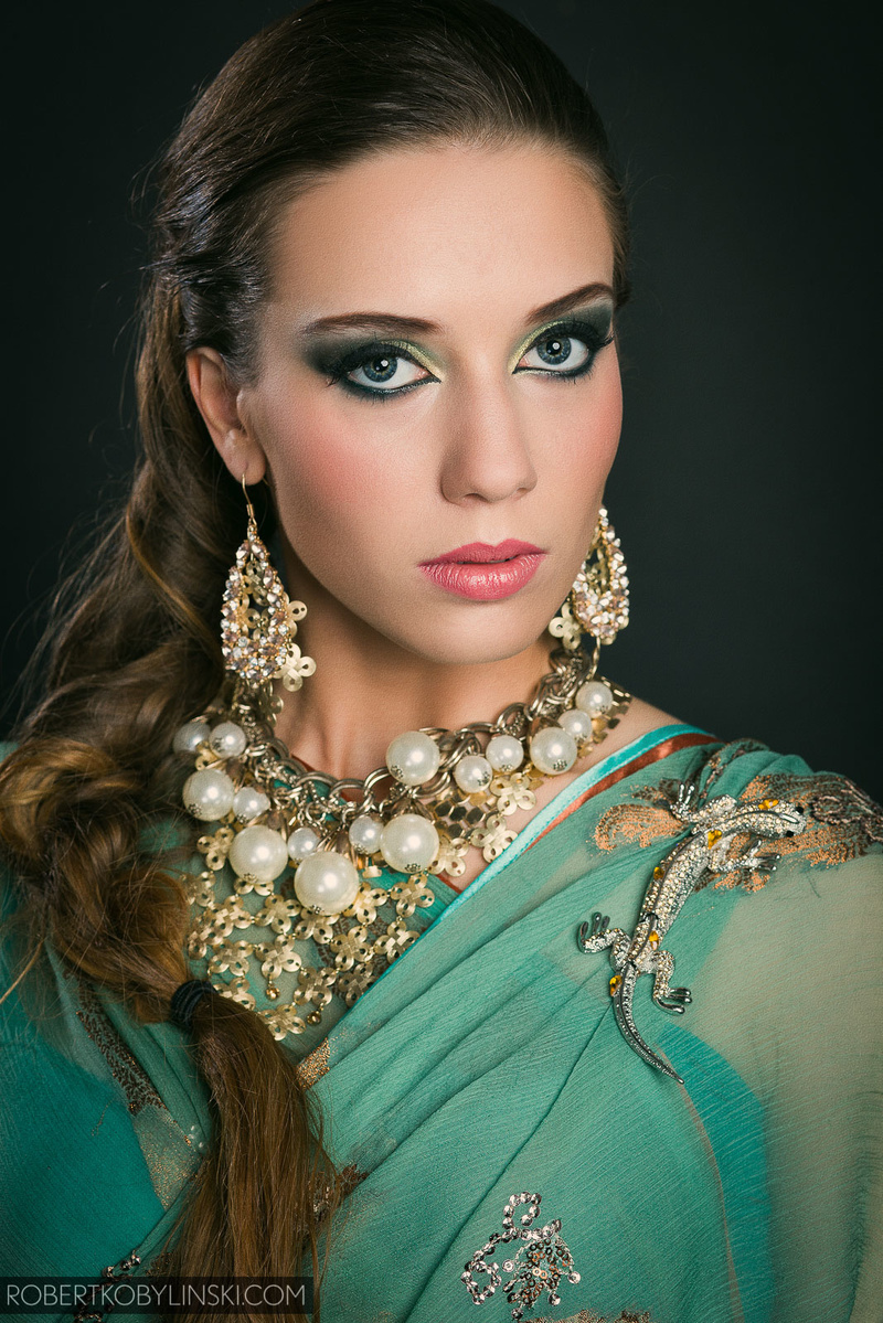 Female model photo shoot of Diana Janiszewska in warsaw school of makeup