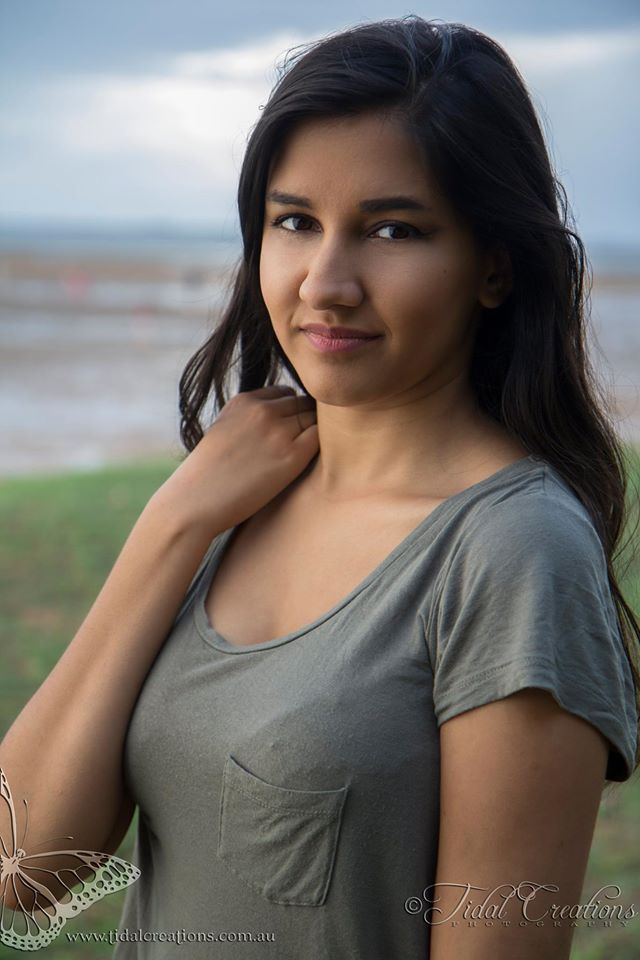 Female model photo shoot of Kriti96