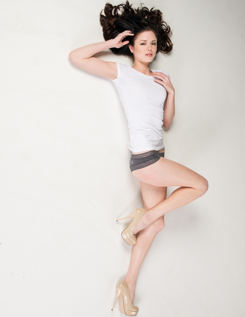 Female model photo shoot of Scarlett Elitsa James