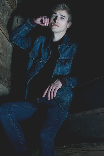 Male model photo shoot of Kai Zitsch