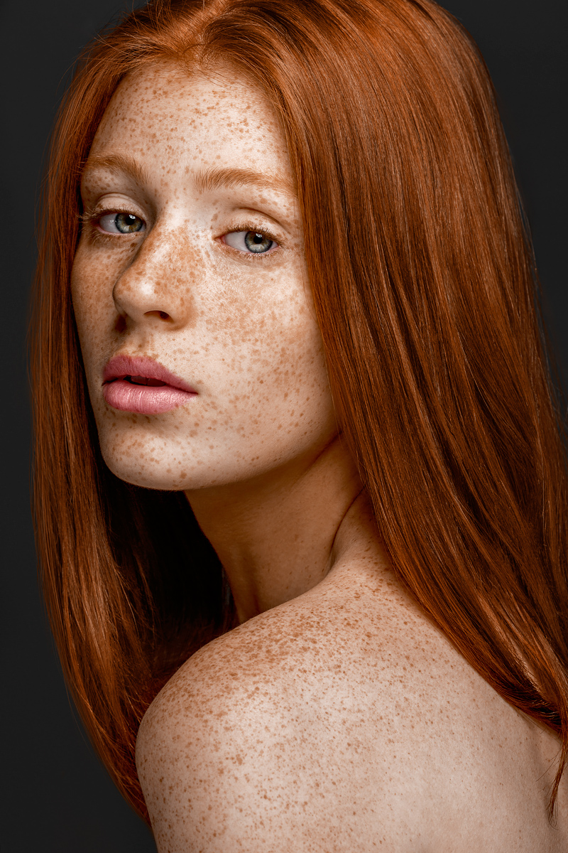 Female model photo shoot of Anastasiya Mazureva