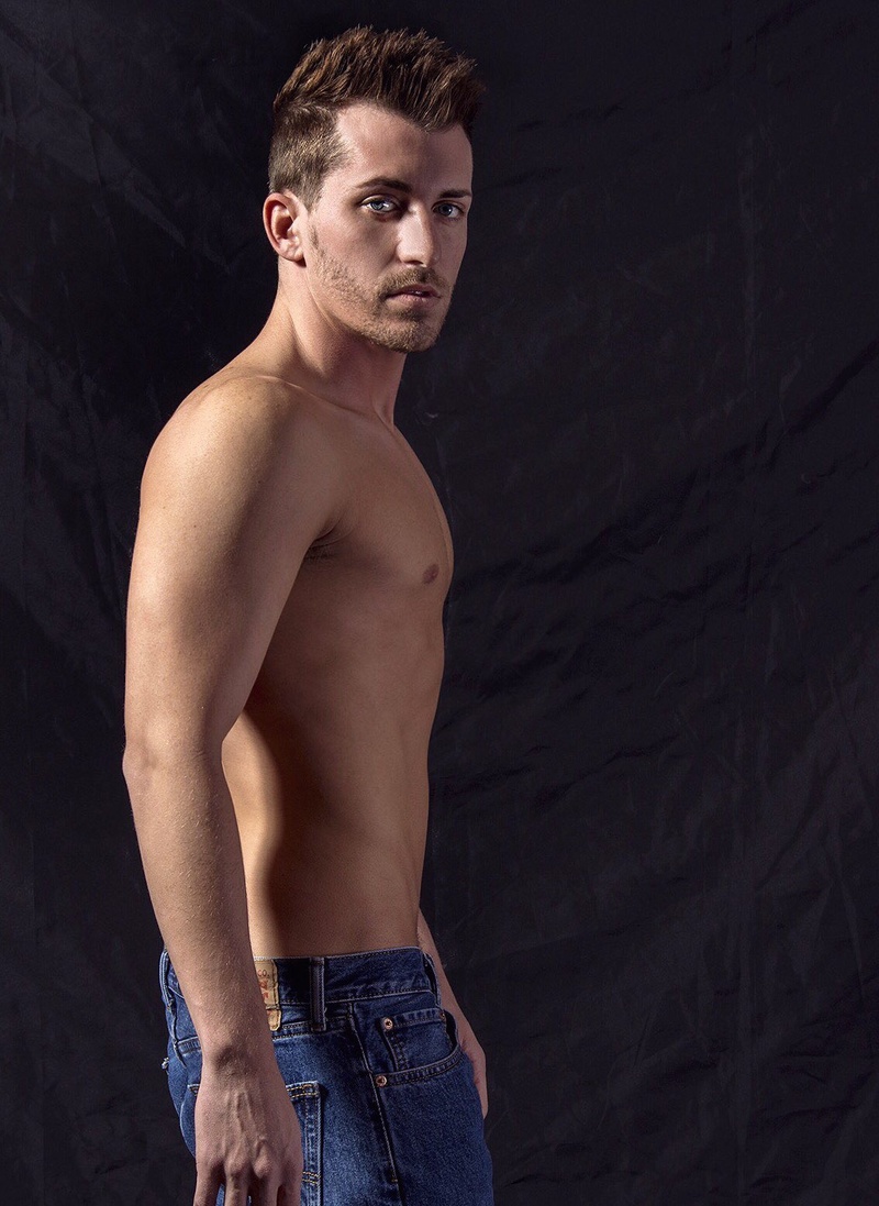 Male model photo shoot of Shawn Andrews