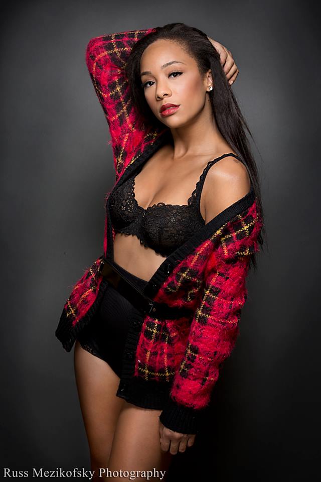 Female model photo shoot of Anjha Thomas