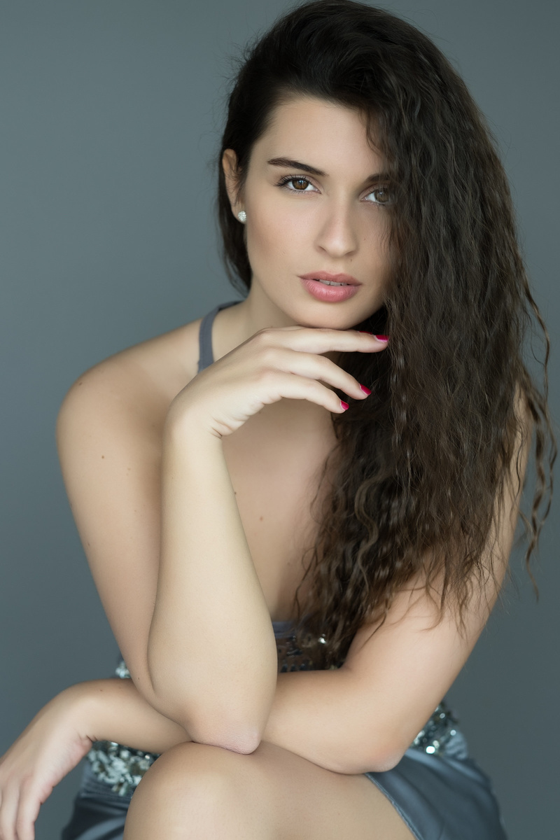 Female model photo shoot of Nika Dernis