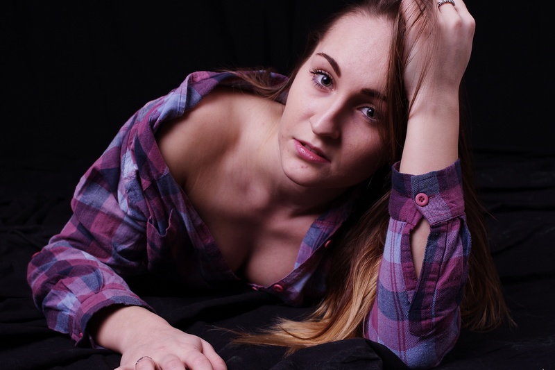Female model photo shoot of Kajteeek