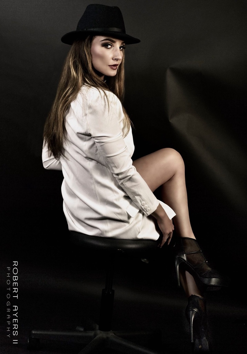 Female model photo shoot of Hanczes83