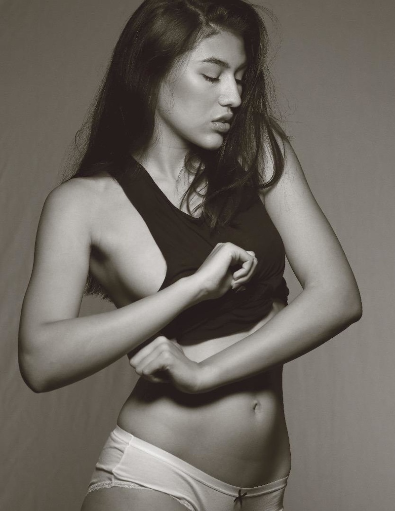 Female model photo shoot of Jojoloesch