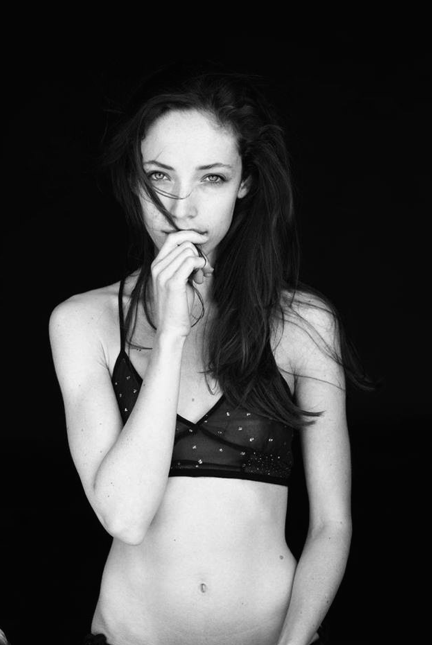 Female model photo shoot of Nicole Stark