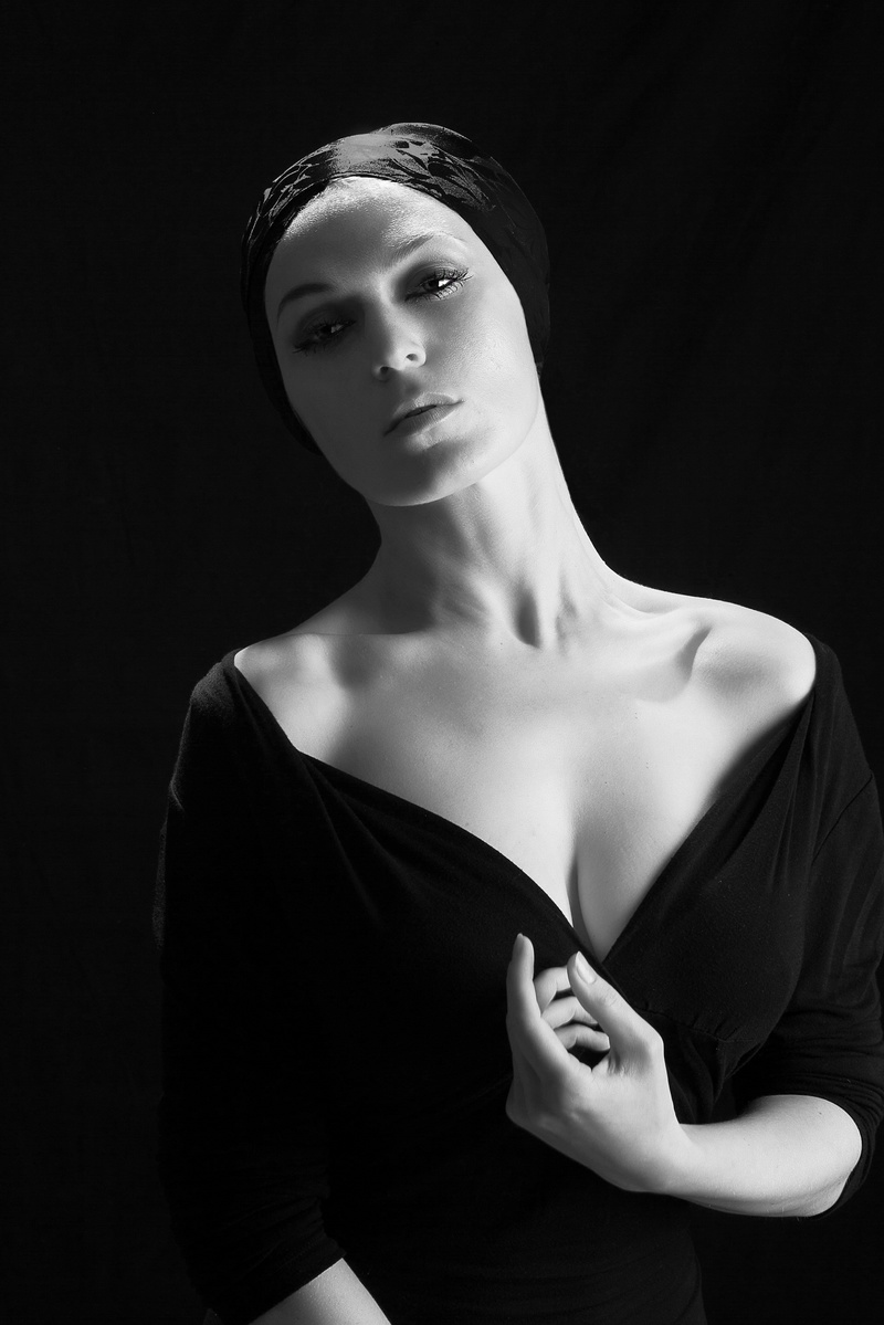 Female model photo shoot of Alexandra Khadyrke