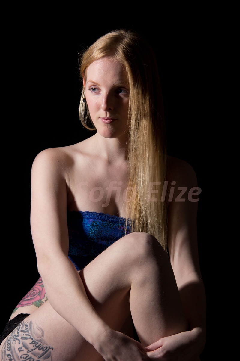 Female model photo shoot of SofiaElize in Sweden