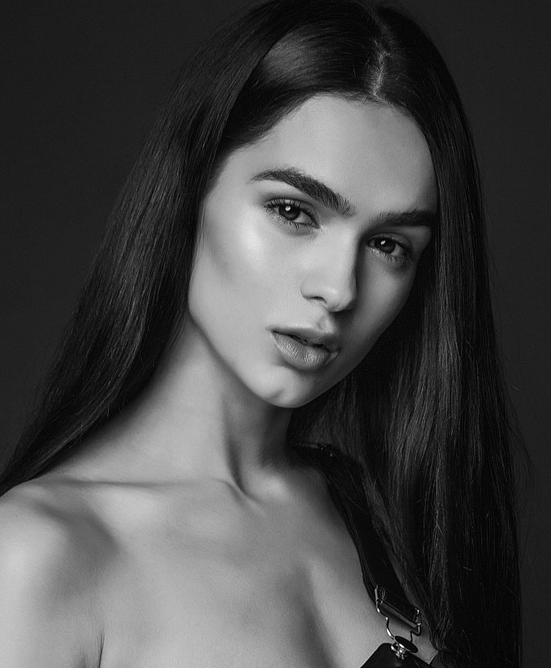 Female model photo shoot of Valbona Bakiu