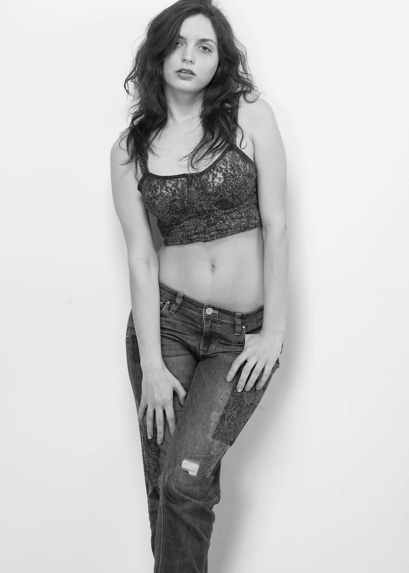 Female model photo shoot of Hannah Layland