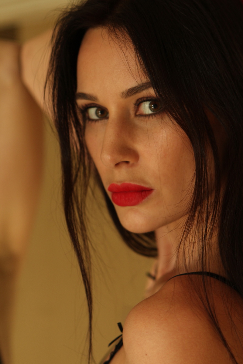 Female model photo shoot of Daria Styrova