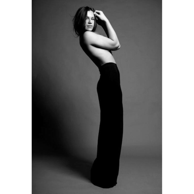 Female model photo shoot of Maya Brzezinska