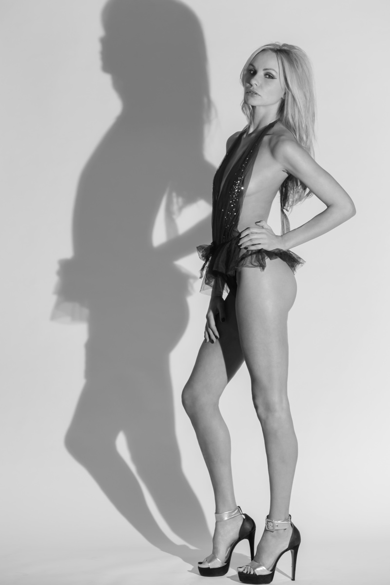 Female model photo shoot of Fanny Ledder