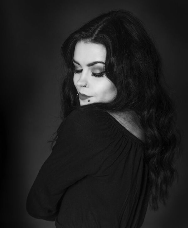 Female model photo shoot of Sophie Wighton
