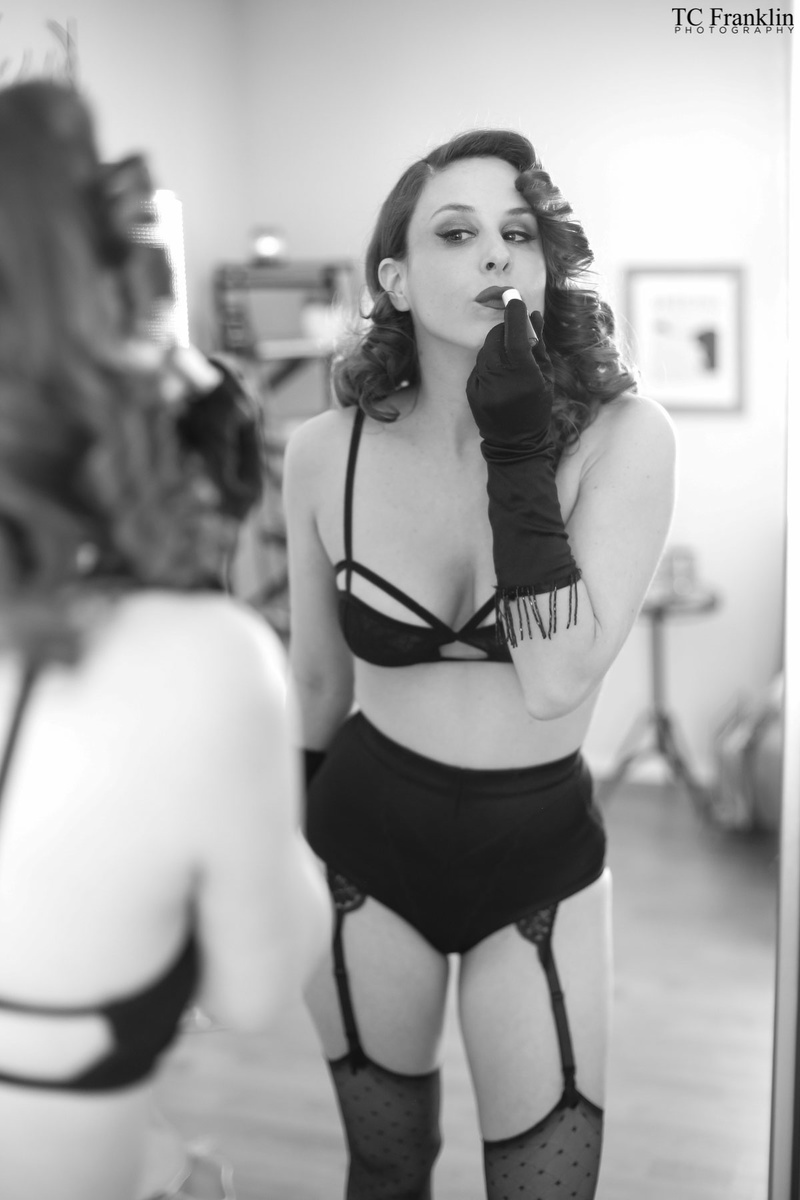 Female model photo shoot of Leah Ficarola