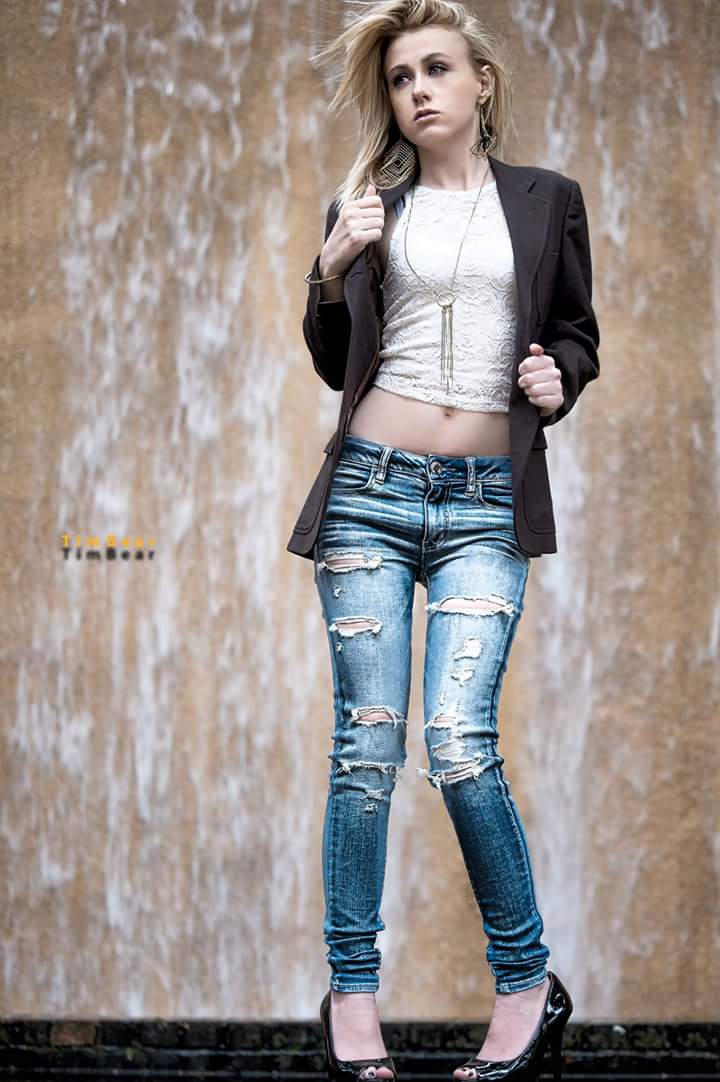 Female model photo shoot of Megan Tate